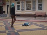 Нашла фотки где малой учился ходить ))))
