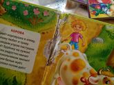 Кушает книжки！