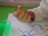 Моя девочка рисует девочку