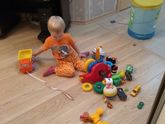 Ребенок играет, такой кайф!