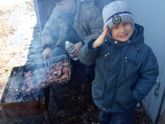 Мммм любимый готовит нам шашлычки