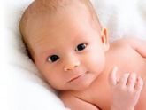 Когда меняется цвет глаз новорожденных?