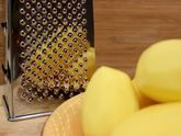 Картофельные драники с мясомИнгредиенты:вода