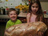 Мама испекла хлебушек.