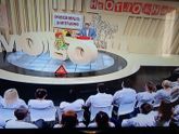 Клацаю кнопки пульта.