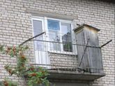 Потому что дед привык курить в туалете ???