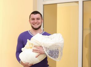 Наш папа впервые увидел сыночка)))