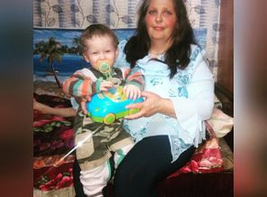 сына с бабушкой