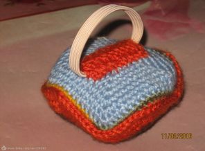 Изничтожаю маленькие остаточки пряжи))) Игольница