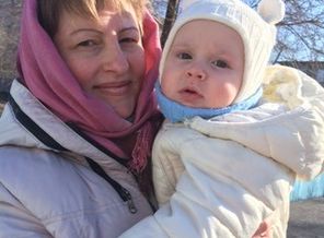 На Прогулке С Бабушкой