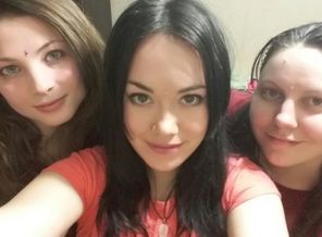 наше вчерашнее пати втроем) я справа)