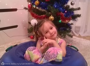 Елочку уже нарядили, наряды приготовили, вот уже и первый подарок получили от бабушки. Теперь будем кататься с горки на тюбинге! Поздравляем всех с наступающим Новым годом! Пусть все ваши мечты сбываются!