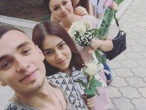 Селфи от младшего братика?
