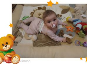 Доченька впервые перевернулась на животик...