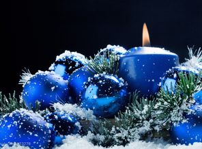 New_Year_wallpapers_Blue_Christmas_balls_in_the_snow_050914_23