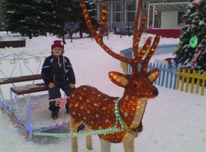 возле кинотеатра