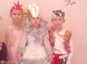 Я снежная Королева!снежинки с права снежинки с лева!ни таю! по свету летаю!в сердца я холод приношу !)))))