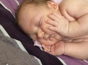 Пробую всё что мама дала, но пока не могу без её молочка