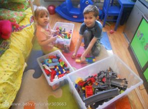 Лёва 5 лет и Ксюша 2 года-юные архитекторы и большие любители lego duplo)