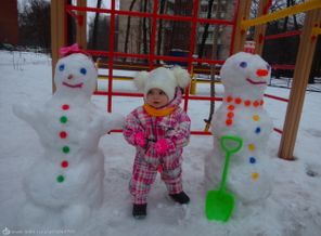 Наши снеговечки))