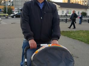 Дед на прогулке