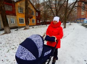 с малышом на прогулке