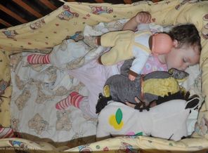 Аня спит.. она устала=)