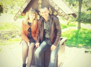 счастливые тут.....на свадьбе брата...за день до этого мы узнали что ждем дочери...