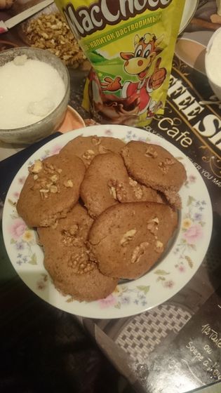 Ореховое постное печенье и шоколадные конфетки
