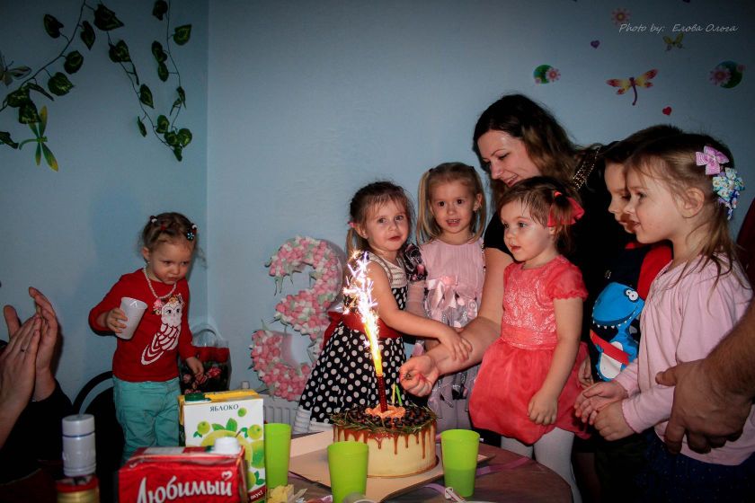 Кому-то сегодня 1 месяц... и 3 года)))))
