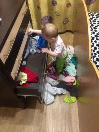 Мама убирает) Милана наоборот