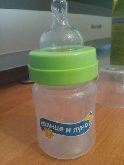 Бутылочки для кормления Солнце и луна. Написала много букв о них