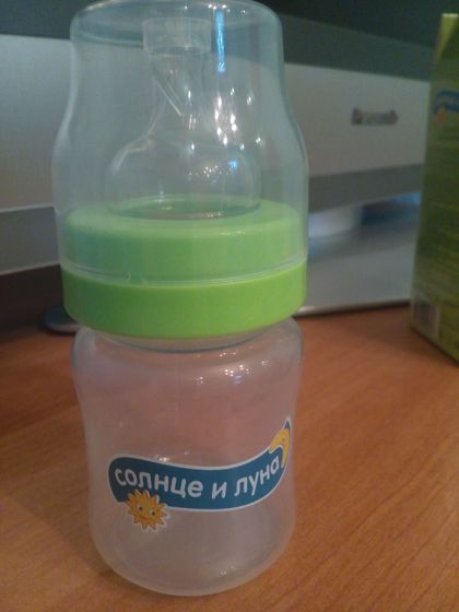 Бутылочки для кормления Солнце и луна. Написала много букв о них