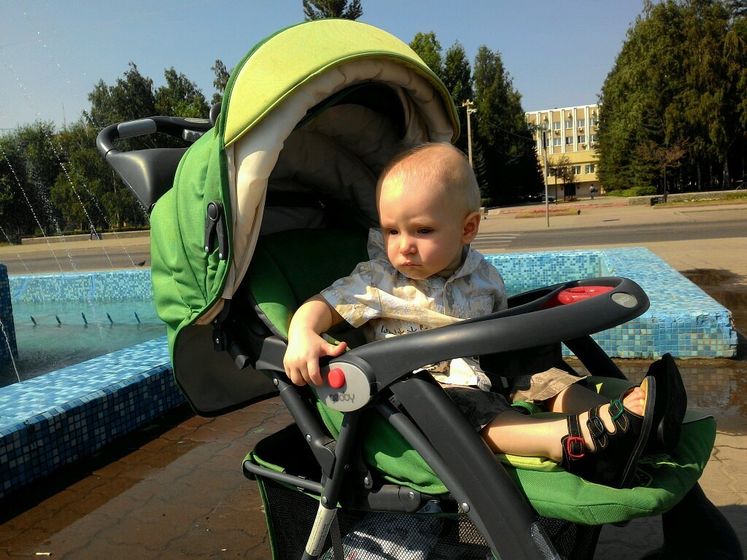 Продаю пальто для беременных и прогулочную коляску.