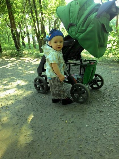 Продаю пальто для беременных и прогулочную коляску.