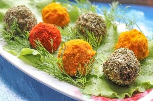ЧЕСНОЧНАЯ ЗАКУСКА ИЗ ПЛАВЛЕННЫХ СЫРКОВ.