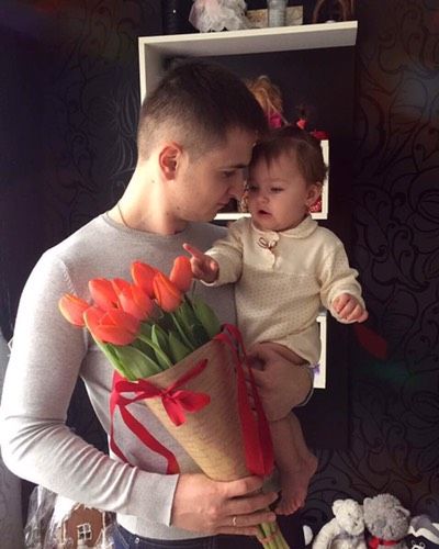 Прокалывание ушей в раннем возрасте.
