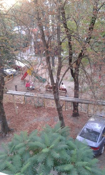 девчонки поделитесь что у вас за окно