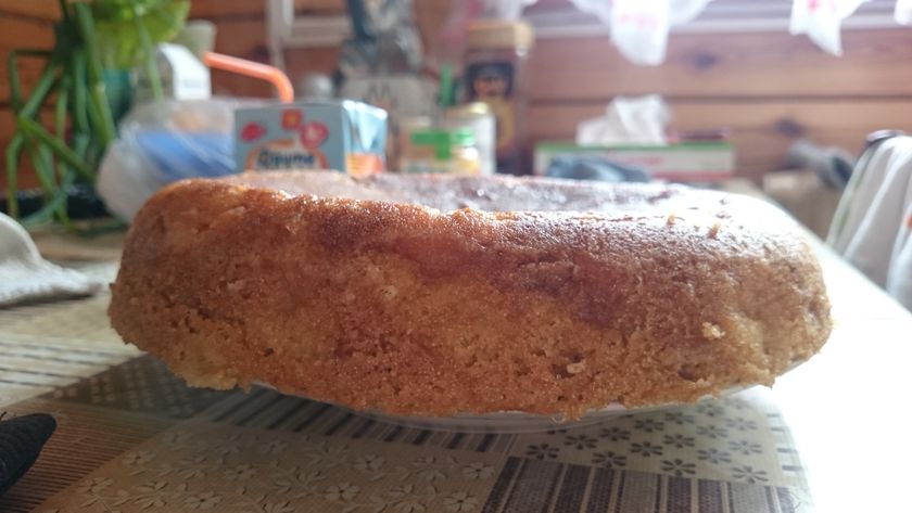 Яблочная шарлотка на манке в мультиварке