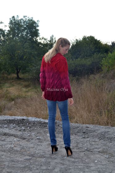 Кардиган в алых цветах