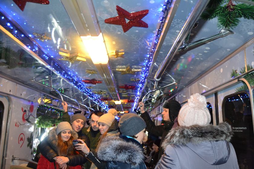 Новогодний поезд в Московском метро