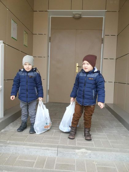 Двойняшки пошли в сад!