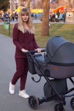 Какая крутая погода сегодня была, гуляли всем семейством в парке Горького;)