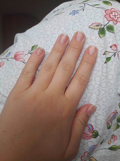 Девочки ногти пипец.