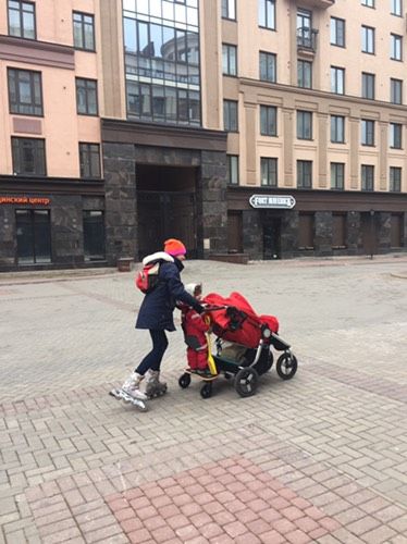 Гулять с 4мя -