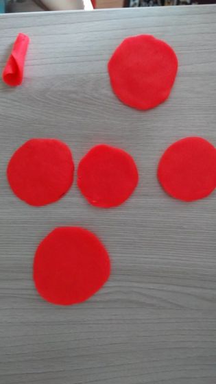 Роза из пластилина
