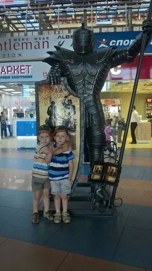 Двойняшки пошли в сад!
