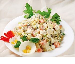 Салаты Столичный (Московский) и Оливье