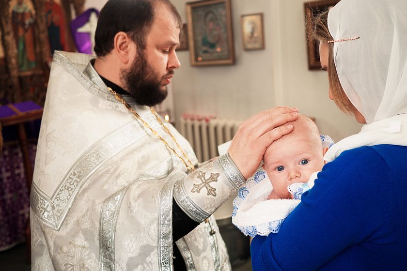 О таинстве крещения малышей