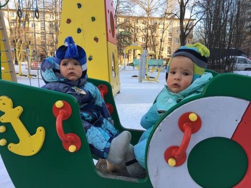 Девочки кто с близнецами
